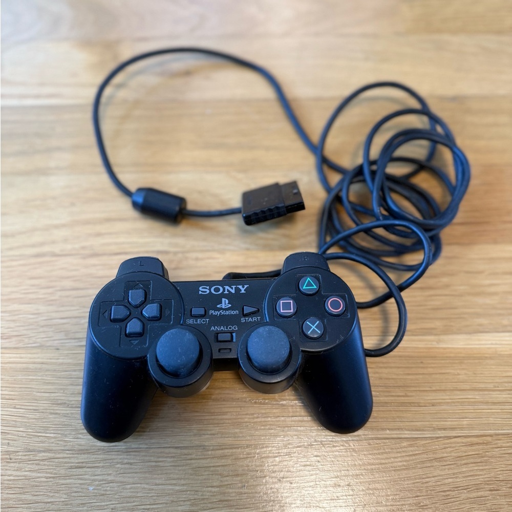 black Sony DUALSHOCK 2 wired controller for the PlayStation 2 console - Picture 3 of 4